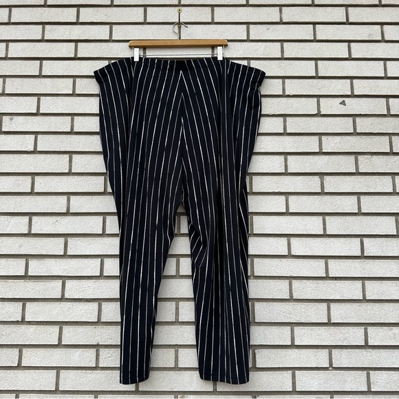 Susan Graver Liquid Knit Black White Stripe Printed Ankle Pants - Picture 4 of 10